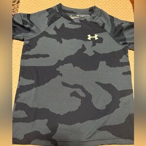Under Armour boys size small